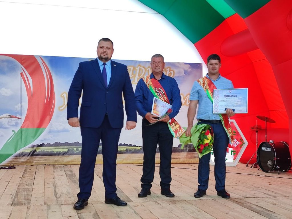 exw8jrkkix50pqw_fmbb8b_rrwa2_5syixaaercuxcadky2nw1txhni29wbuvrmsdfmgswlxnhtmx-uipvsvh60a-1024x768 В агрогородке Столбун проходит районный праздник тружеников села «Дажынкі-2025»