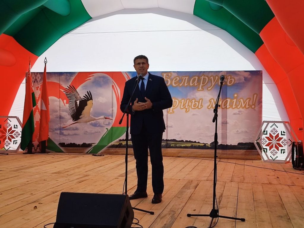 fn6goumyhsbizq0c0atbt6judj8hyanpbnzrfpavuiyqr-ib9zbp4eteu9jggzhg6d8mh7ylubop2ro_qh9fl2hr-1024x768 В агрогородке Столбун проходит районный праздник тружеников села «Дажынкі-2025»