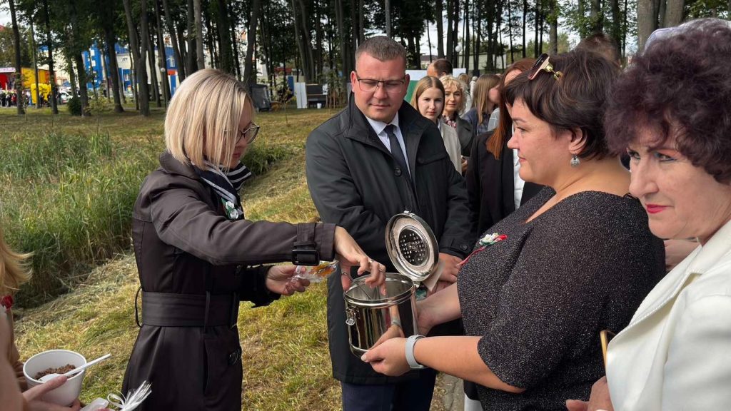 hdb3txab0q5t46odhcy6_oxg4v2z9dhm3lzzvup2x1xlx-uvvy39l-rmna0pptqsggpd0-p1m0ucdyzqdqsykuvs-1024x576 Ветковчане отмечают День города