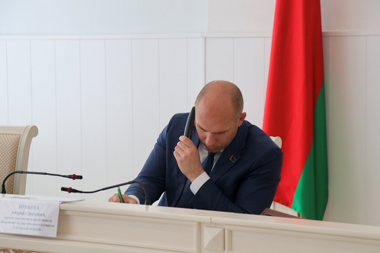 img_8506 Первый заместитель председателя КГК Гомельской области Андрей Прикота провел прямую линию в Ветке