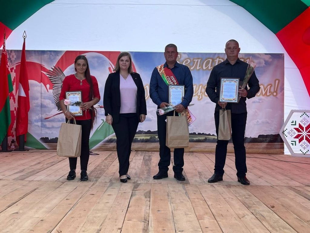 kpxb8eta2m-0st8dkill0ld1auow5cjzadwtpa-mlqp9fgvi-a2dyb2qbvcu7wpsm1fsvignyr7mow3rpnjwa14s-1024x768 В агрогородке Столбун проходит районный праздник тружеников села «Дажынкі-2025»