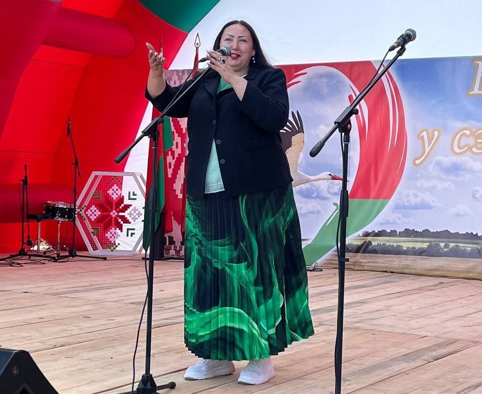 ous8mwuqjiktlmupwqhlrpjg8lhgcxa21t_fvxo_vaj4vlggtfwny9wilaxtci1_iqgccz7g95vrhr3hrflu5str В агрогородке Столбун проходит районный праздник тружеников села «Дажынкі-2025»