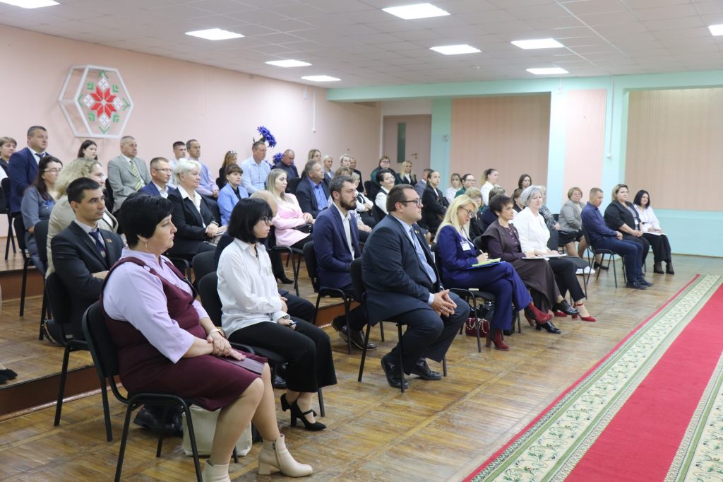 vqzmspxmi9czdhfdordwtswewuprjtwa9ksodmdknrcoy6yexmzcnhokhzelgctata5lao51zy6rgac9cll2qmur-1024x682 Заместитель министра образования встретился с педагогической общественностью Ветковщины