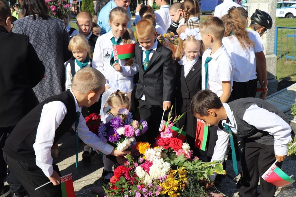 wRNMEpg6MrMqf1VfAij16l54-ajyVD4G7jzq6i-fNNzJ4PUl-WkL-J49vAxi91v0bR_8zvbTs7rwXGhljW5fthHd-1024x682 Открытие гражданской инициативы «Семейный маршрут выходного дня «По следам героев»