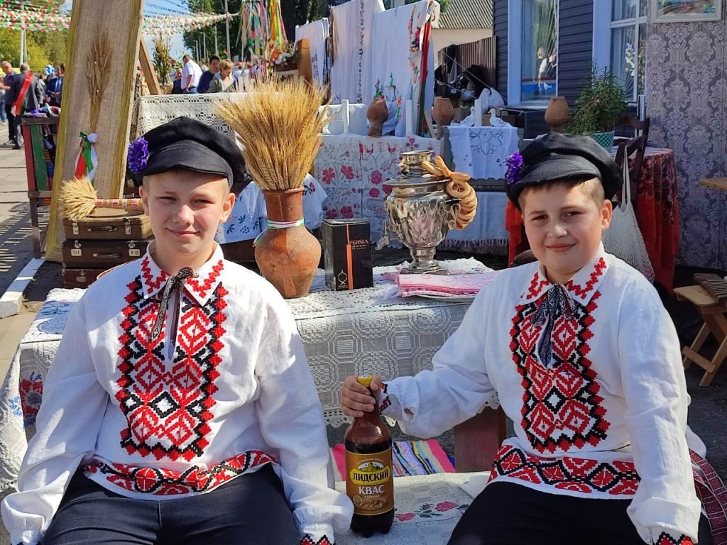 xhxrkc4zzstdtxxbbjhilu1jfoiesc-q1cyxsvuloeuvy6geutbjiufyuiaqr8gm56t5v3fvyfqfnrzwfxbp8teh-1024x768 В агрогородке Столбун проходит районный праздник тружеников села «Дажынкі-2025»