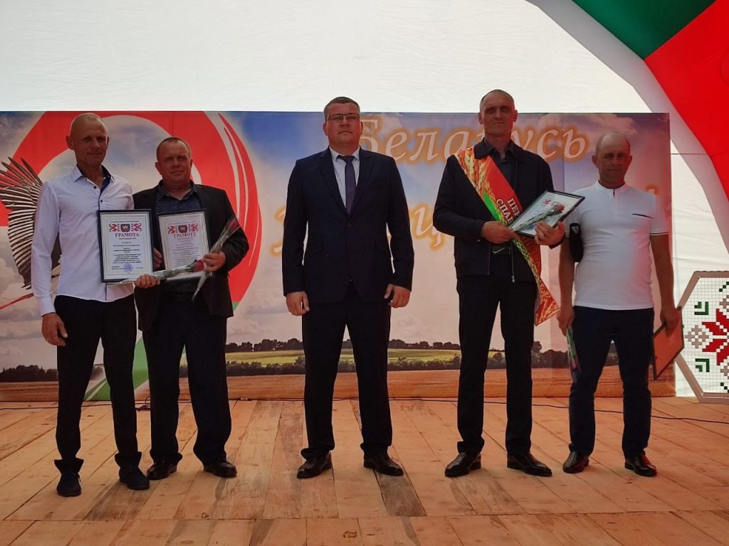 xuyn0t7yjvzix9wcwokafqyhx_sbreck4dt2wbeqa_egkyfk25icdtgb-dahp3okz7fvo96qxbmzhi5zcponmjcz-1024x768 В агрогородке Столбун проходит районный праздник тружеников села «Дажынкі-2025»