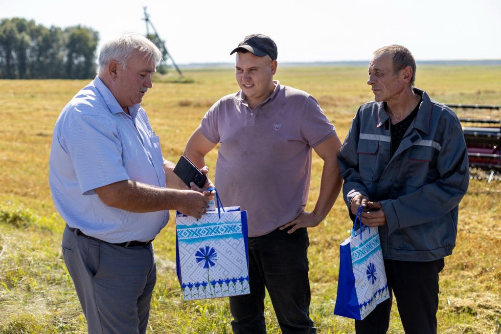 фото-4-1024x683 Передовиков уборочной кампании чествовали в ОАО "Столбунский"