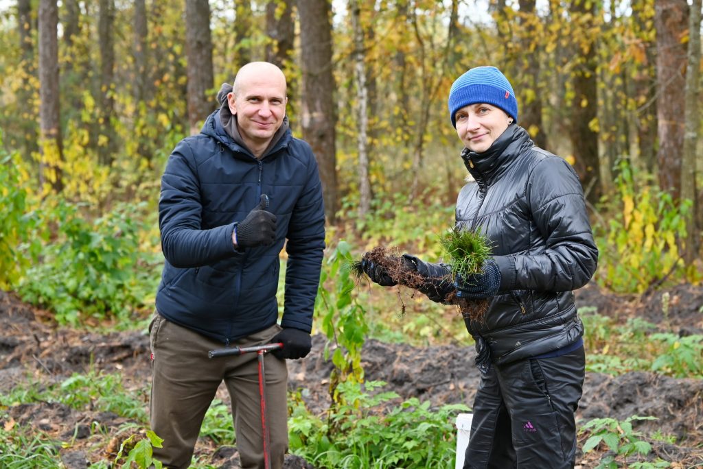 dsc_7501a-1024x684 Чтобы дышала земля: сотрудники управления ГКСЭ по Гомельской области приняли участие в лесовосстановительной акции «Дай лесу новае жыццё»