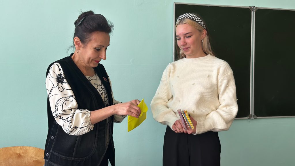 gx7hlp1fi-wi2sledtazgzmdtqy4lqgkrdmdowupiby0b8ztznysdsyd4jkoi9iwfzwhwbrqo_ik0bjzwk6iik2e-1024x576 Учитель продолжается в своих учениках