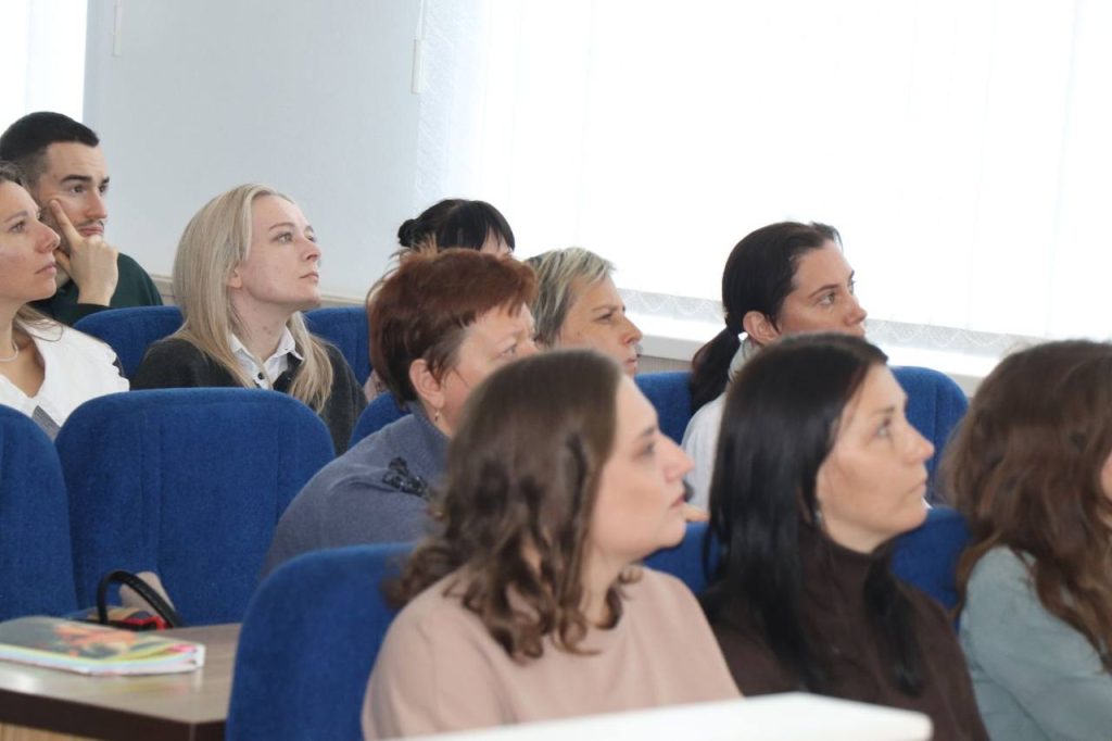 photo_2025-10-02_15-13-06-1024x682 В Ветке обсудили выполнение административных процедур службой «Одно окно».