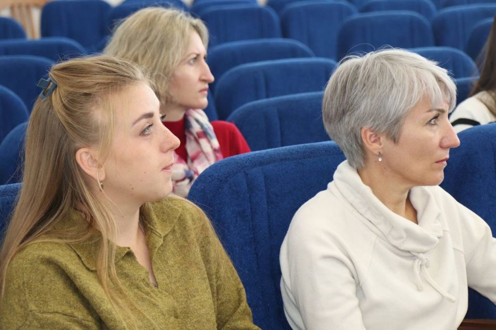 photo_2025-10-02_15-13-25-1024x682 В Ветке обсудили выполнение административных процедур службой «Одно окно».