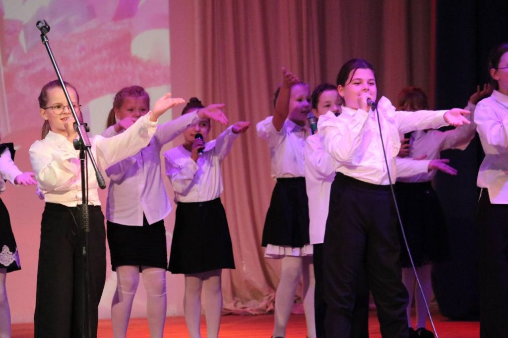 photo_2025-10-02_16-57-12-1024x682 Педагогов Ветковщины поздравили с профессиональным праздником