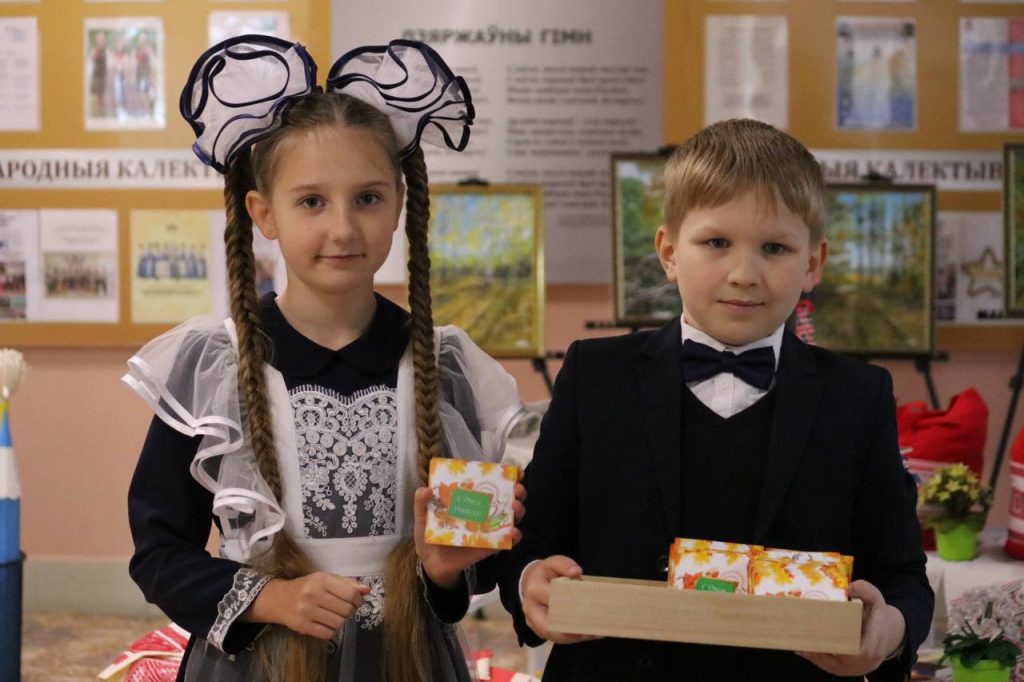 photo_2025-10-02_16-57-25-1024x682 Педагогов Ветковщины поздравили с профессиональным праздником