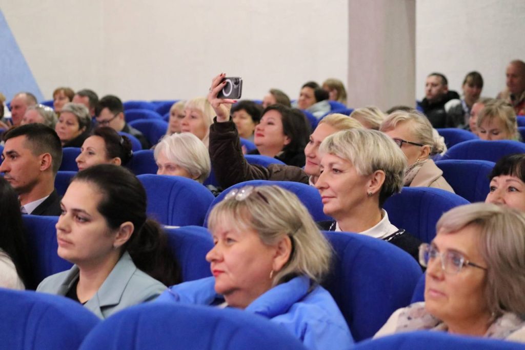 photo_2025-10-02_16-57-27-1024x682 Педагогов Ветковщины поздравили с профессиональным праздником