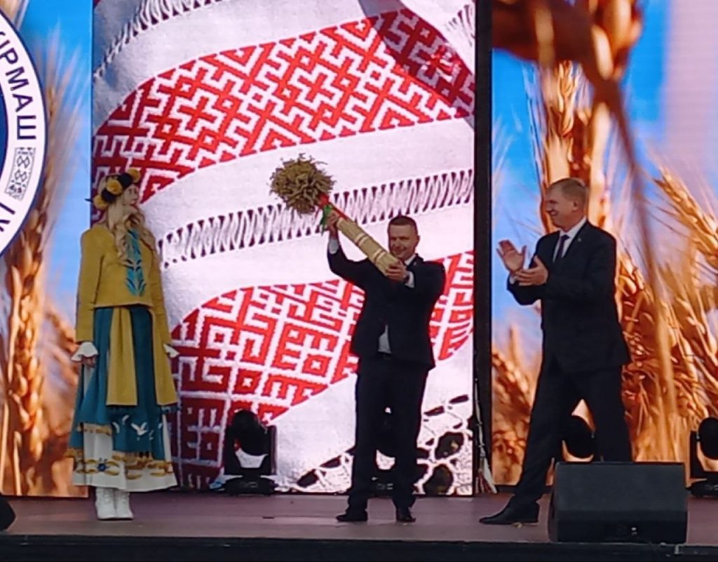 photo_2025-10-03_15-53-03-1024x801 В следующем году областные "Дожинки" пройдут в Калинковичах