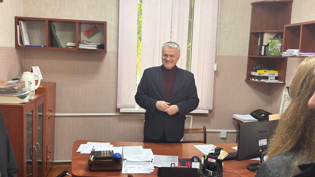 photo_2025-10-06_16-28-45-1024x576 Сотрудники редакции рассказали о своей профессии школьникам