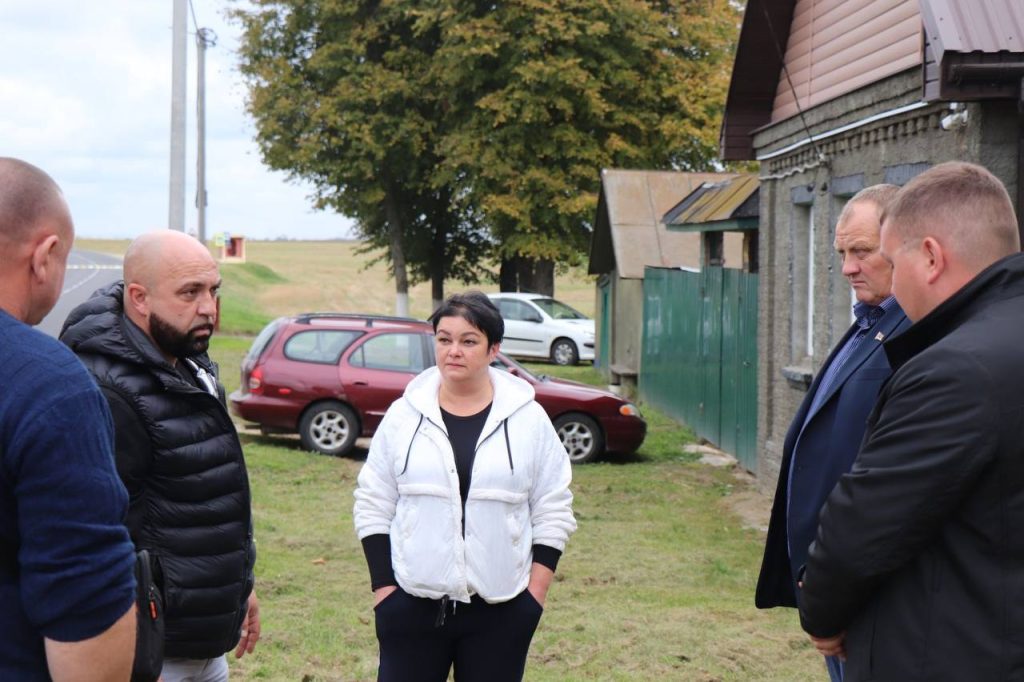 photo_2025-10-07_17-05-31-1024x682 Председатель райисполкома Роман Сергун провёл выездной приём граждан в агрогородке Радуга