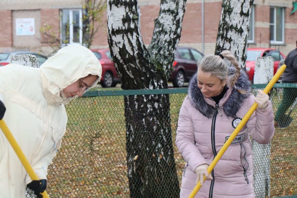 photo_2025-10-25_11-35-47-1024x682 Ветковчане приняли активное участие в республиканском субботнике