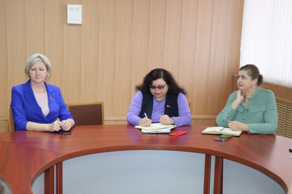 photo_2025-10-28_10-25-30-2-1024x682 Главная задача — содействие трудоустройству граждан