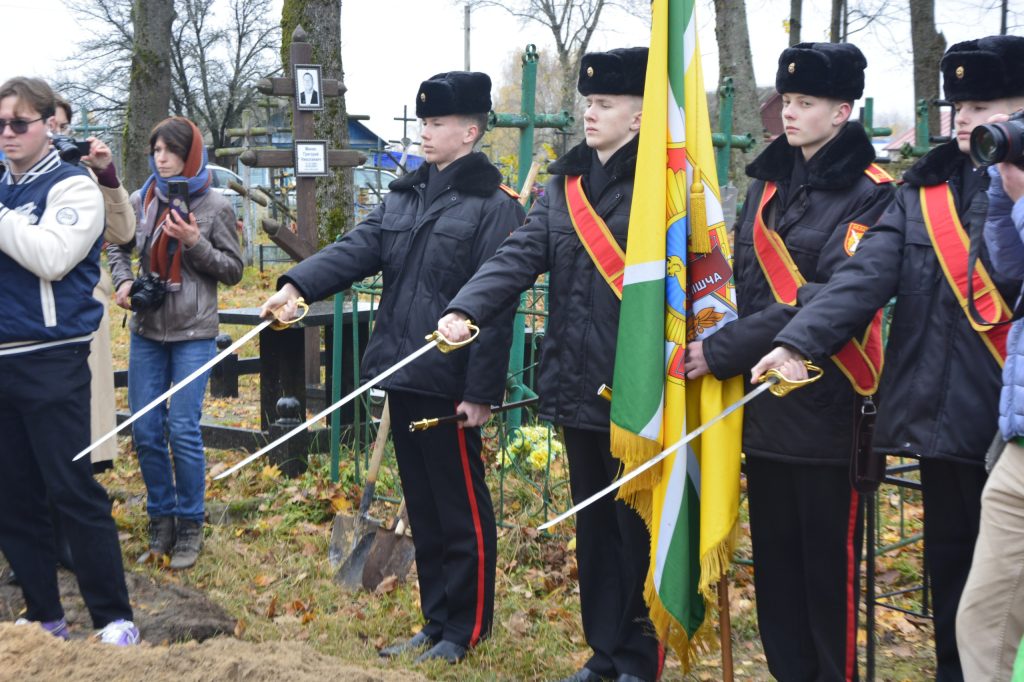 photo_2025-10-28_15-51-48-1024x682 В Ветке с почестями перезахоронили лётчика-истребителя времён Великой Отечественной войны - младшего лейтенанта Александра Брайкова