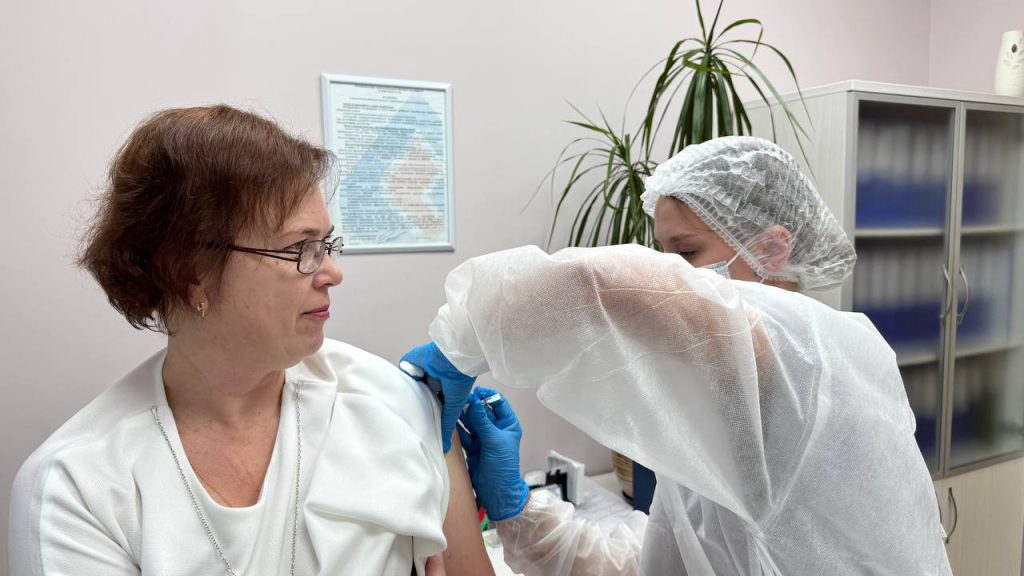 photo_2025-11-05_10-21-01-2-1024x576 Ветковский район активно вакцинируется от гриппа