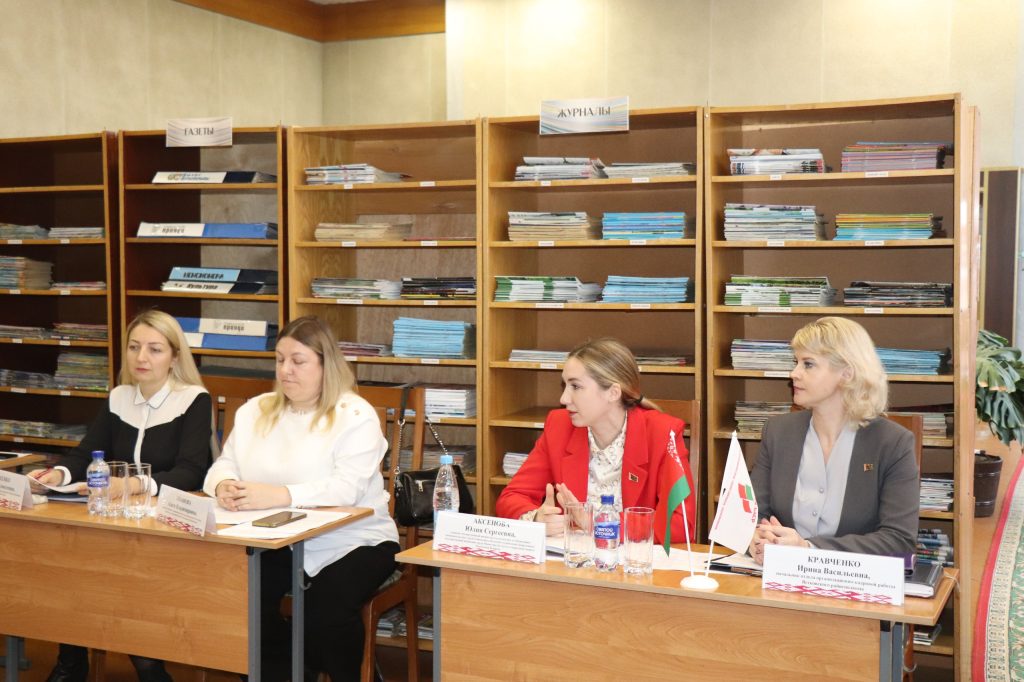 photo_2025-11-05_10-39-58-1024x682 В Ветковской библиотеке проходит семинар-совещание, посвящённый актуальным вопросам трудового законодательства и кадрового делопроизводства