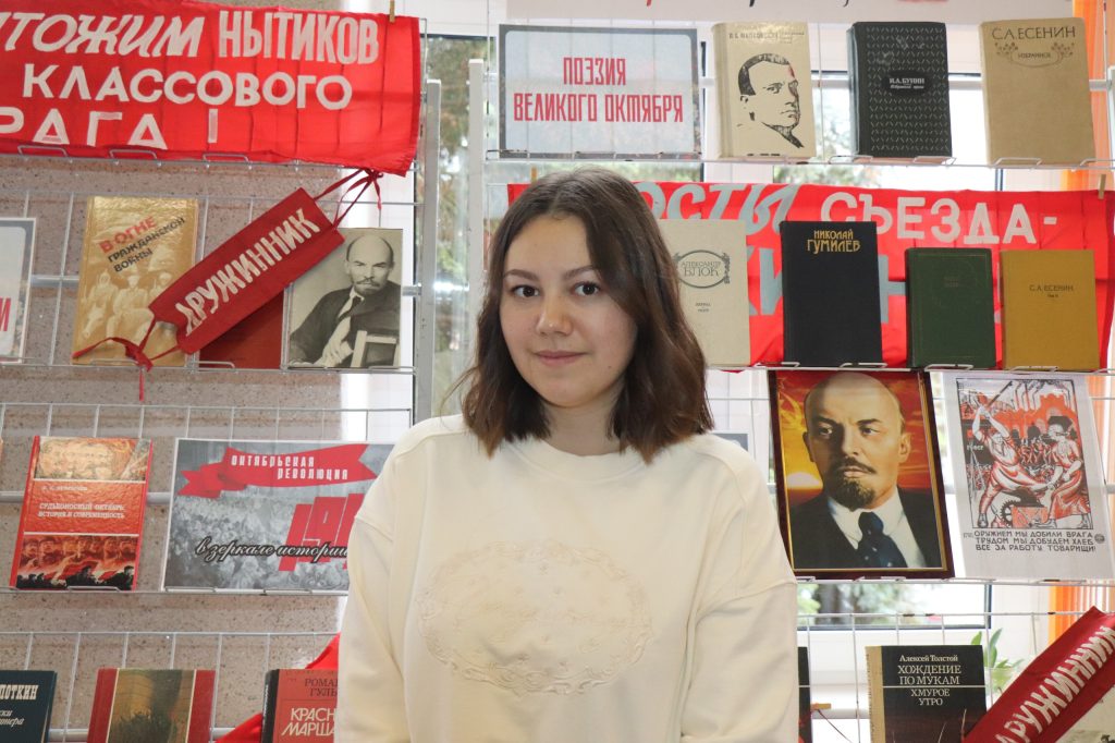 photo_2025-11-06_10-43-33-1024x682 Блиц-опрос. Что для людей значит «Октябрьская революция»? Узнали у жителей Ветки