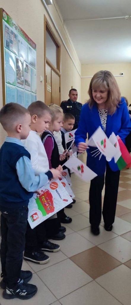 photo_2025-11-10_13-38-47-442x1024 Акция «Рисуем символы страны» стартовала на Ветковщине