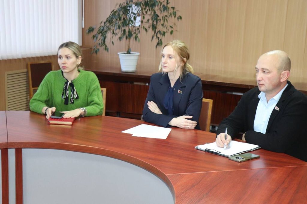 photo_2025-11-11_11-11-42-1024x682 Путь к трудоустройству: сегодня состоялось заседание комиссии по содействию занятости населения