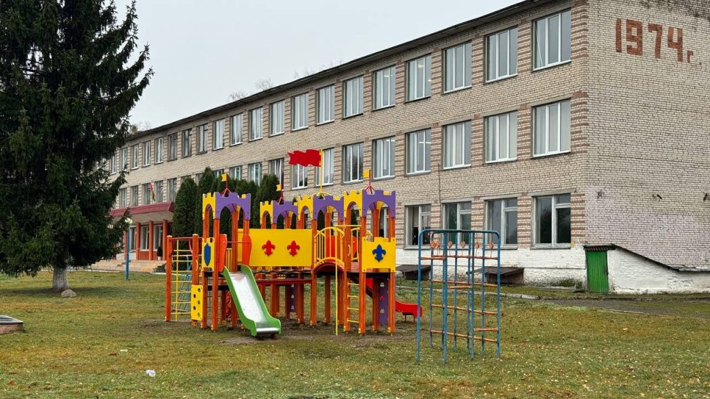 photo_2025-11-17_08-39-59-1024x576 В Присно и Шерстине появились современные детские площадки