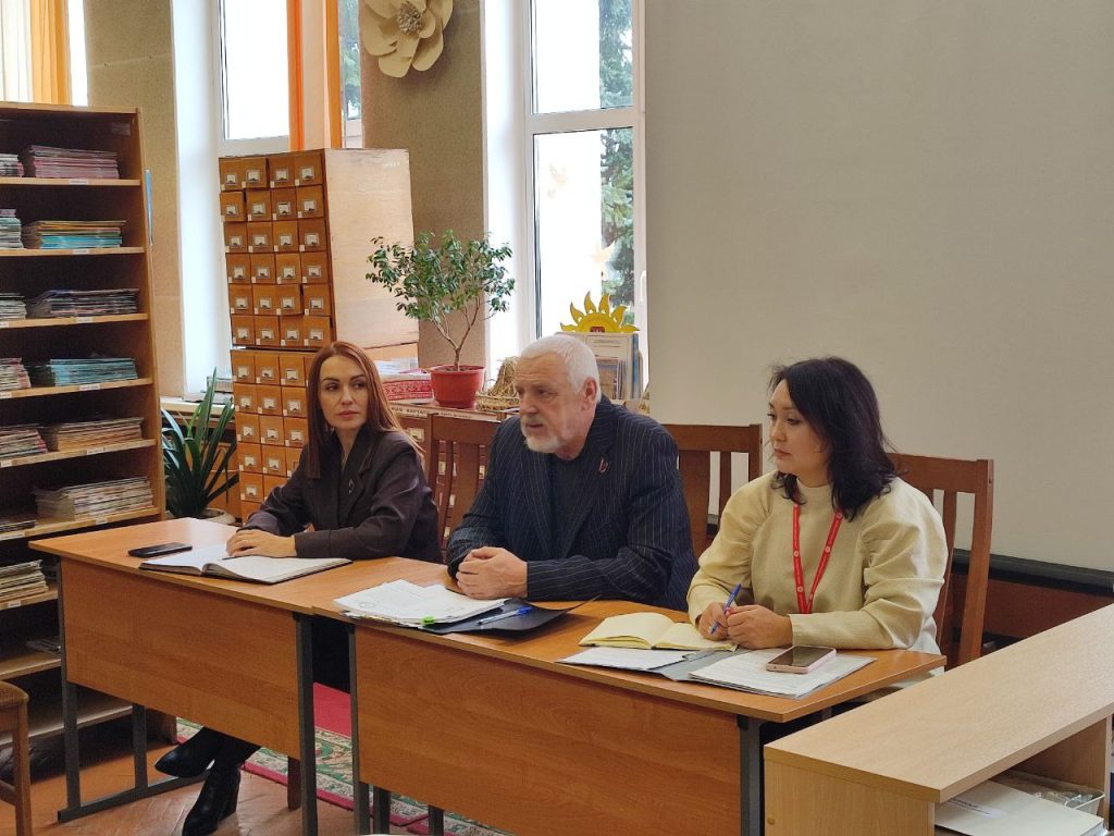 photo_2025-11-20_15-07-14-1024x768 В Ветковской библиотеке прошла диалоговая площадка, объединившая представителей идеологического актива, ветеранов и молодежь