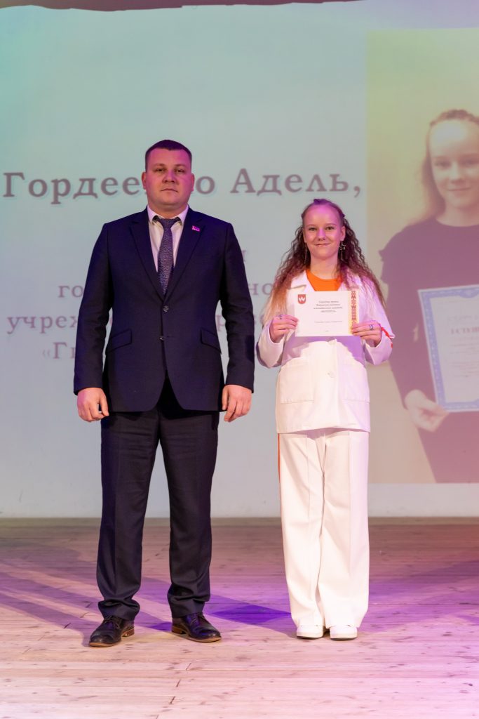 1-7-683x1024 Ежегодная церемония вручения премий Ветковского райисполкома учащимся, достигшим высоких результатов в интеллектуальной, спортивной и творческой деятельности
