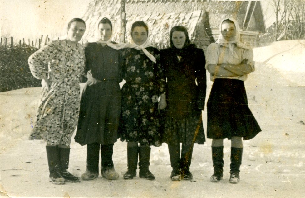 1950-ya.-z-syabroўkami «…мне добра, што я людзям як падарак падарыла…»