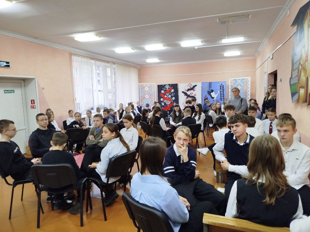 img_20251207_084607_317-1024x768 В Ветке прошла интеллектуальная игра «Брейн-Ринг: За безопасность!»