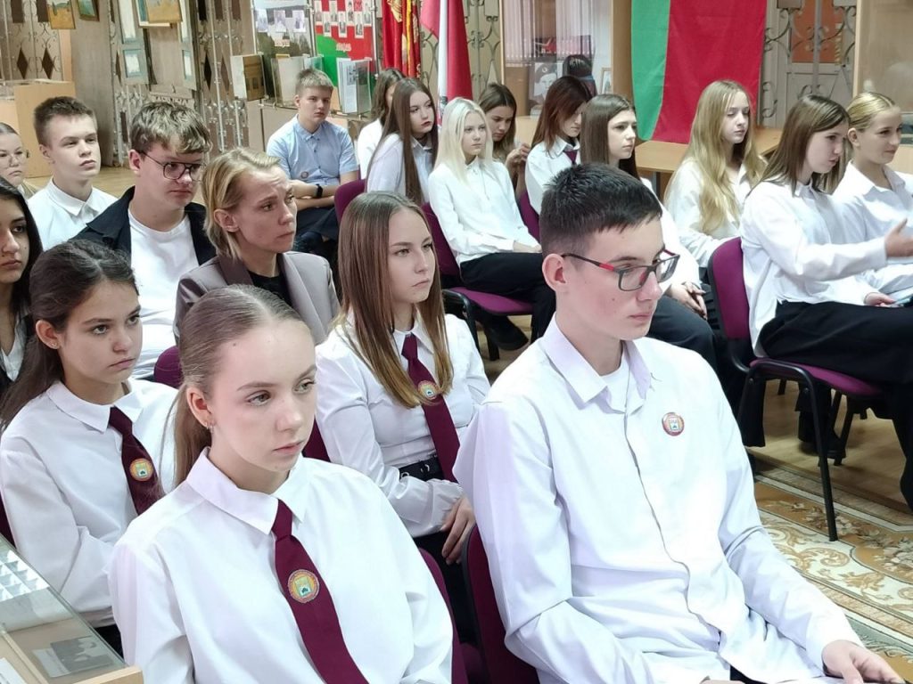 photo_2025-12-09_11-38-46-1024x768 Сохраняя память: в Народном музее средней школы №1 прошло мероприятие, посвящённое Дню памяти жертв геноцида