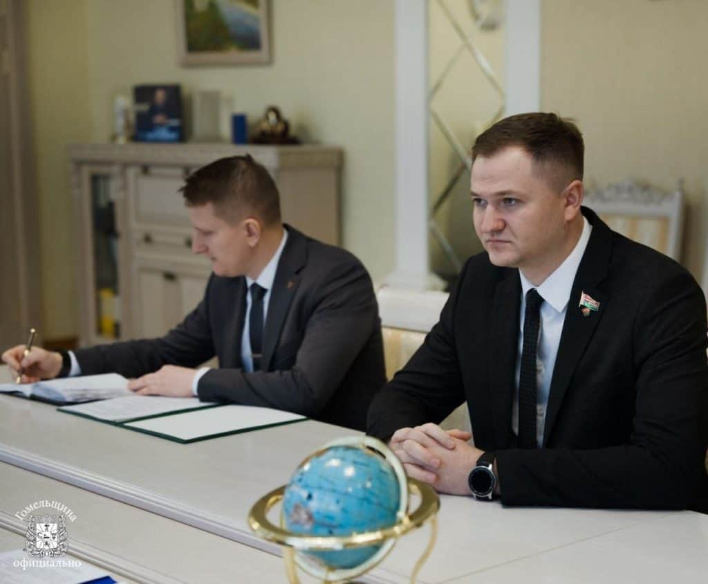 photo_2025-12-10_11-35-17-2-1024x844 Диалог о молодежи: проекты, поддержка, перспективы