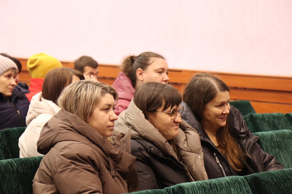 photo_2025-12-12_17-42-58-1024x682 В Хальче прошла встреча информационной группы Ветковского райисполкома с жителями сельского совета