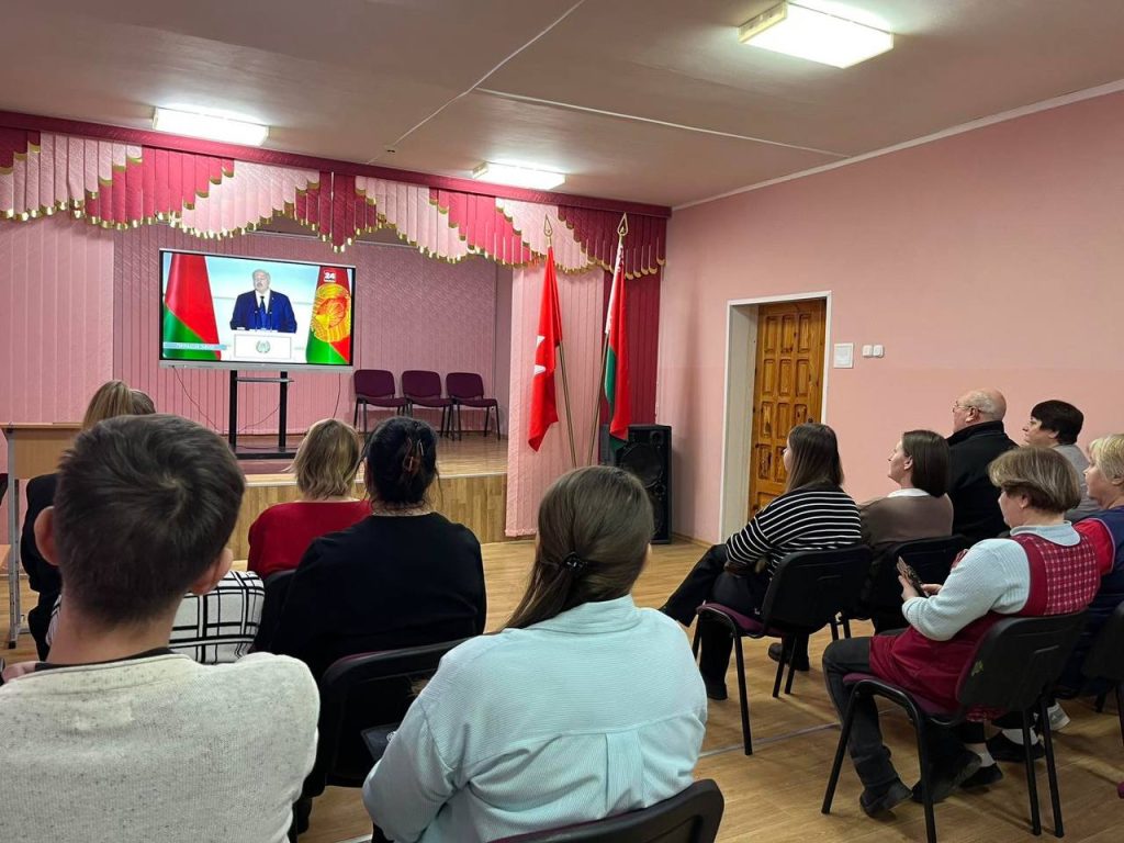 photo_2025-12-18_16-25-24-1024x768 Члены трудовых коллективов учреждений и организаций Ветковщины в режиме реального времени следят за прямым эфиром Всебелорусского народного собрания.