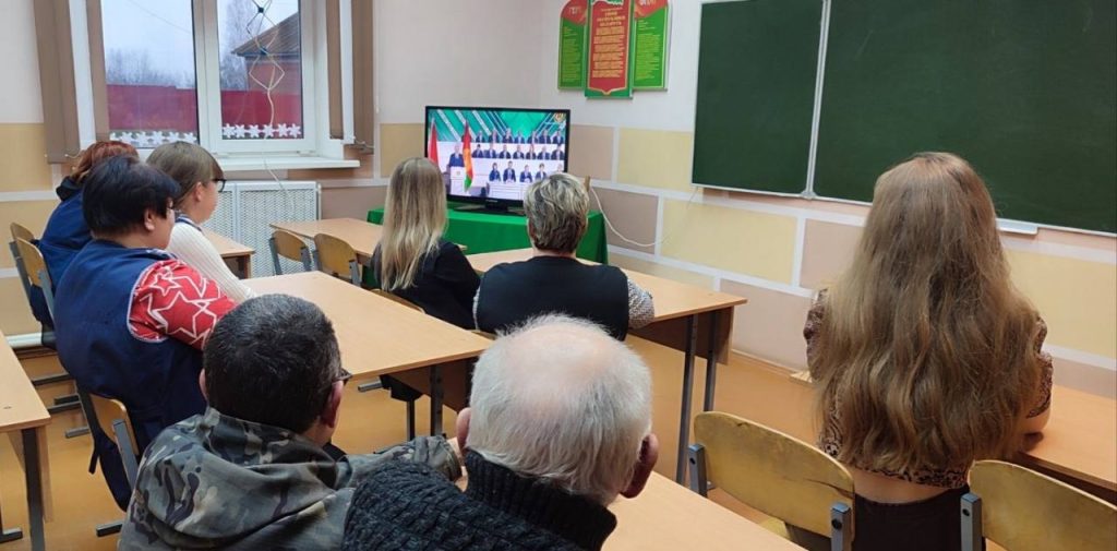 photo_2025-12-18_16-25-27-1024x505 Члены трудовых коллективов учреждений и организаций Ветковщины в режиме реального времени следят за прямым эфиром Всебелорусского народного собрания.