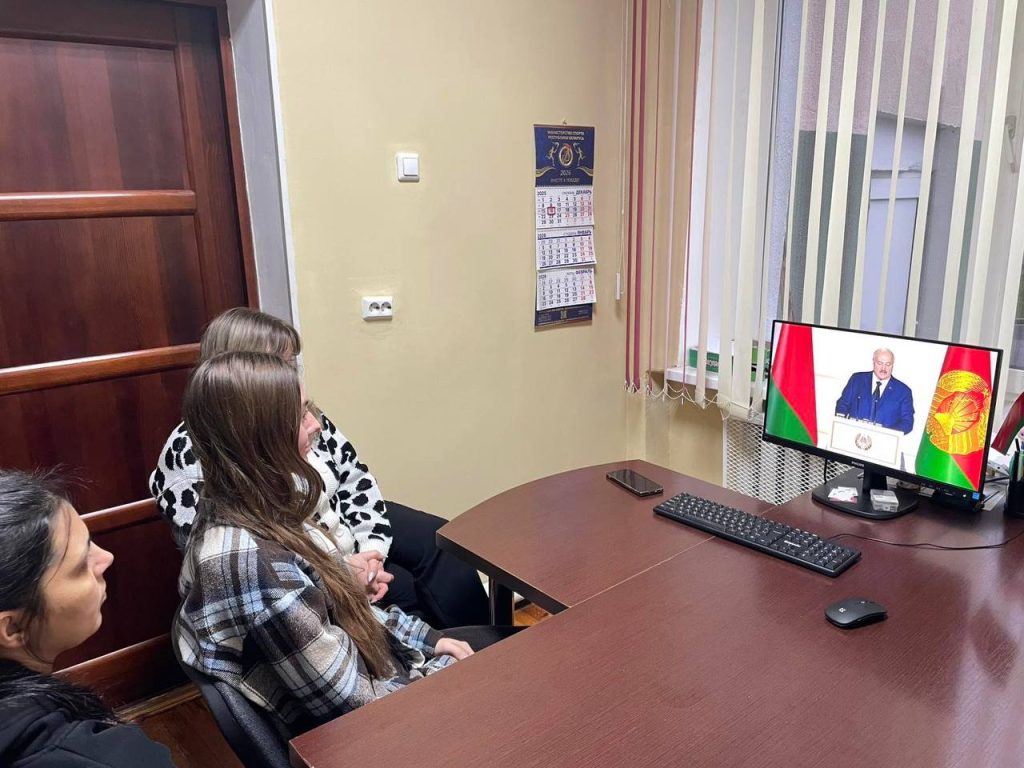 photo_2025-12-18_16-31-45-1024x768 Члены трудовых коллективов учреждений и организаций Ветковщины в режиме реального времени следят за прямым эфиром Всебелорусского народного собрания.