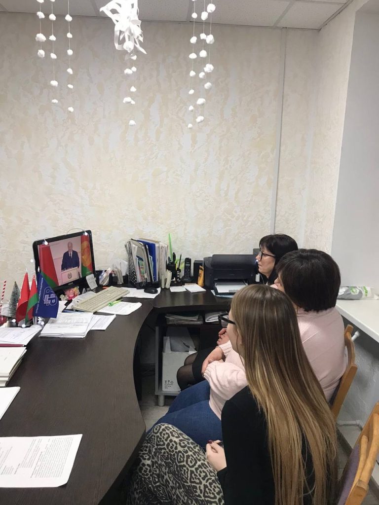 photo_2025-12-18_16-31-47-768x1024 Члены трудовых коллективов учреждений и организаций Ветковщины в режиме реального времени следят за прямым эфиром Всебелорусского народного собрания.