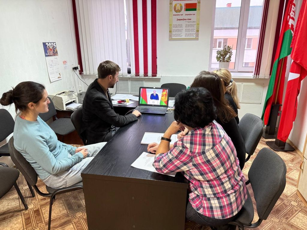 photo_2025-12-18_16-31-50-1024x768 Члены трудовых коллективов учреждений и организаций Ветковщины в режиме реального времени следят за прямым эфиром Всебелорусского народного собрания.