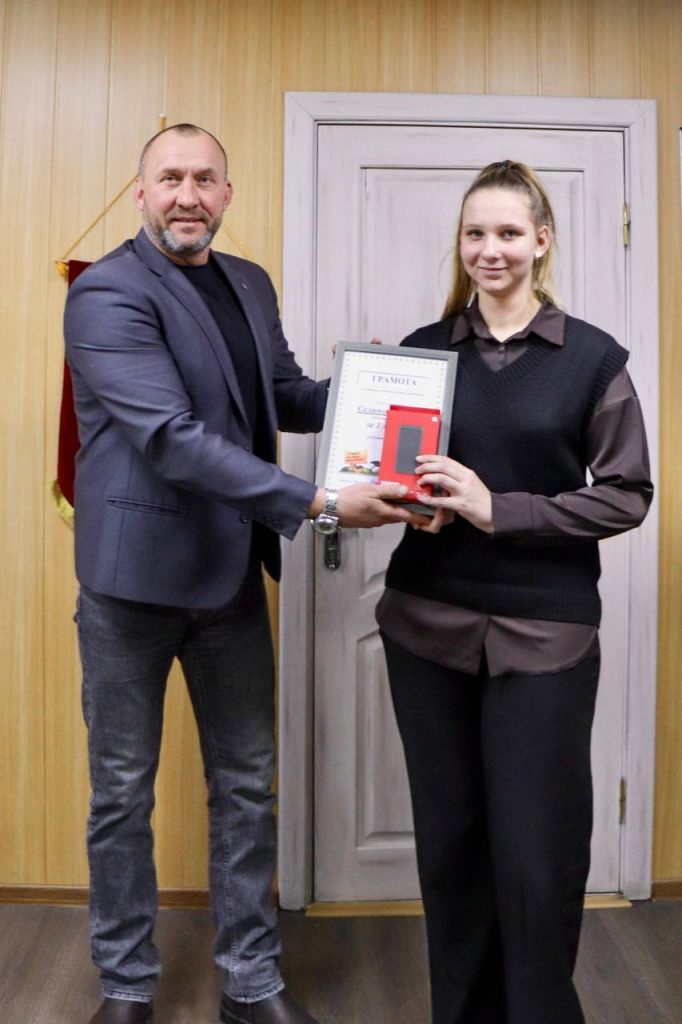 photo_2025-12-19_16-02-27-682x1024 Ветковское КЖУП подвело итоги акции по сбору макулатуры среди школьников