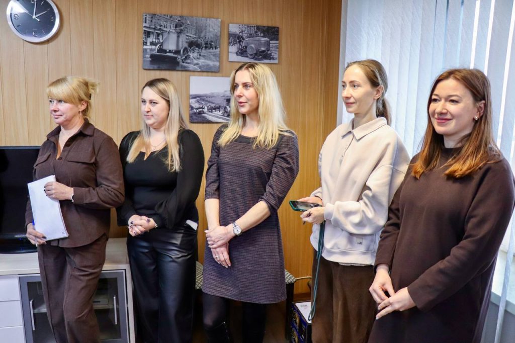 photo_2025-12-19_16-02-28-1024x682 Ветковское КЖУП подвело итоги акции по сбору макулатуры среди школьников