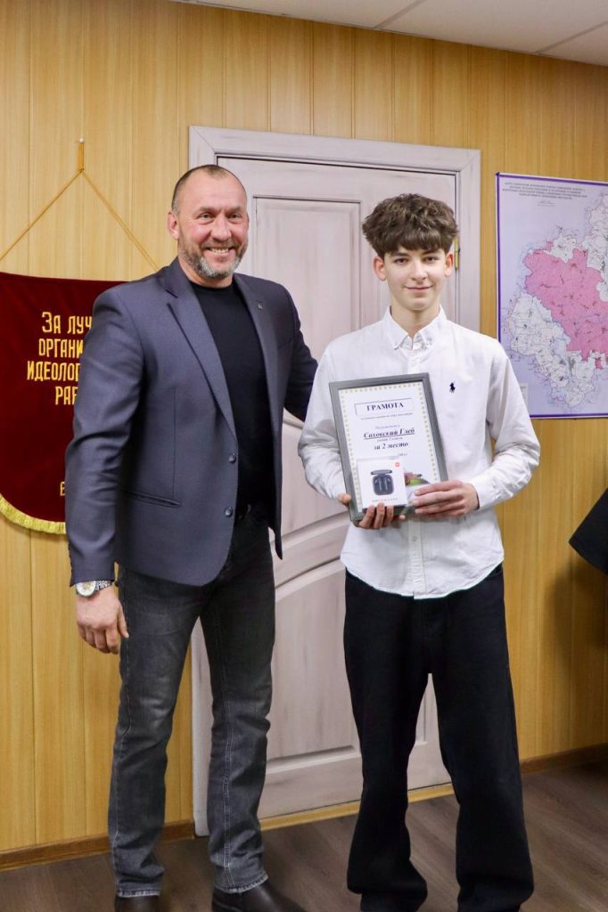 photo_2025-12-19_16-02-29-682x1024 Ветковское КЖУП подвело итоги акции по сбору макулатуры среди школьников