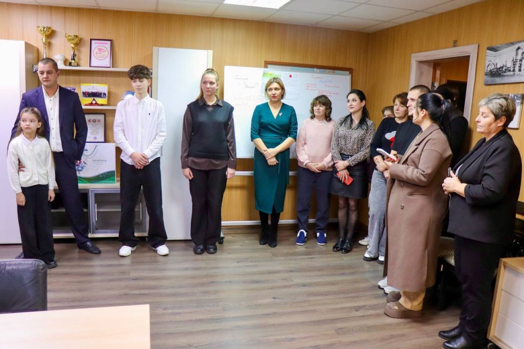 photo_2025-12-19_16-02-30-1024x682 Ветковское КЖУП подвело итоги акции по сбору макулатуры среди школьников