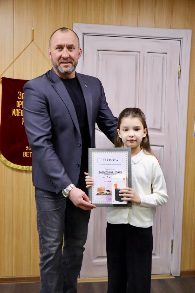 photo_2025-12-19_16-02-30-2-682x1024 Ветковское КЖУП подвело итоги акции по сбору макулатуры среди школьников