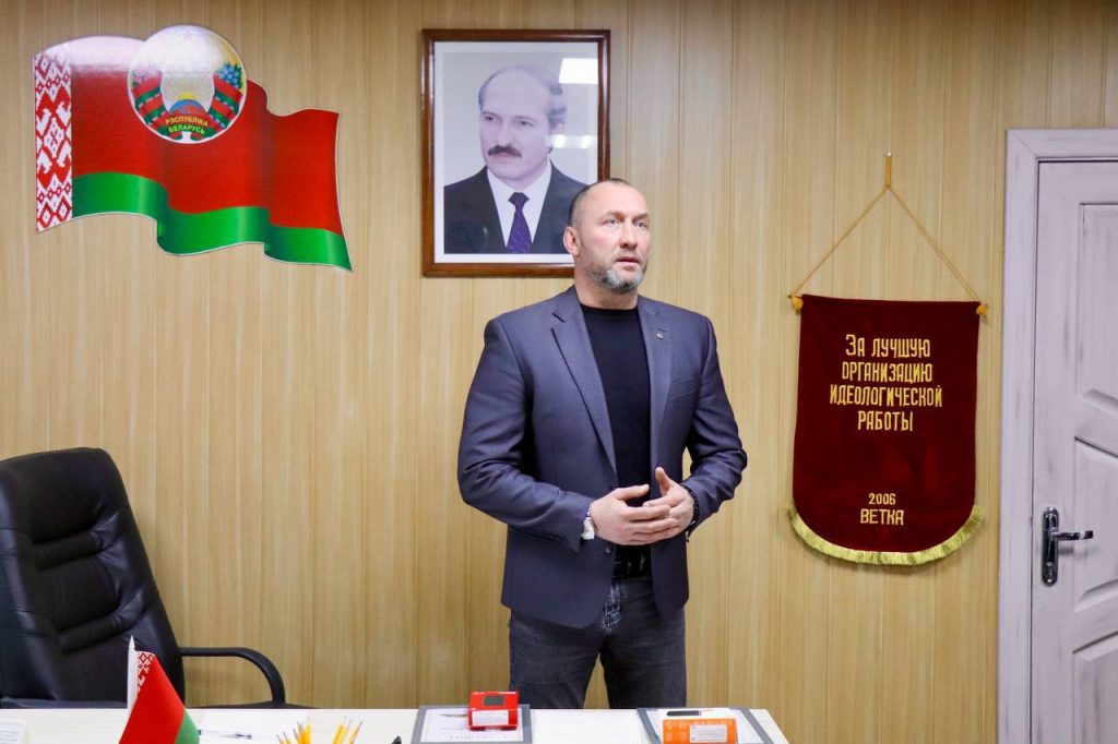 photo_2025-12-19_16-02-32-1024x682 Ветковское КЖУП подвело итоги акции по сбору макулатуры среди школьников