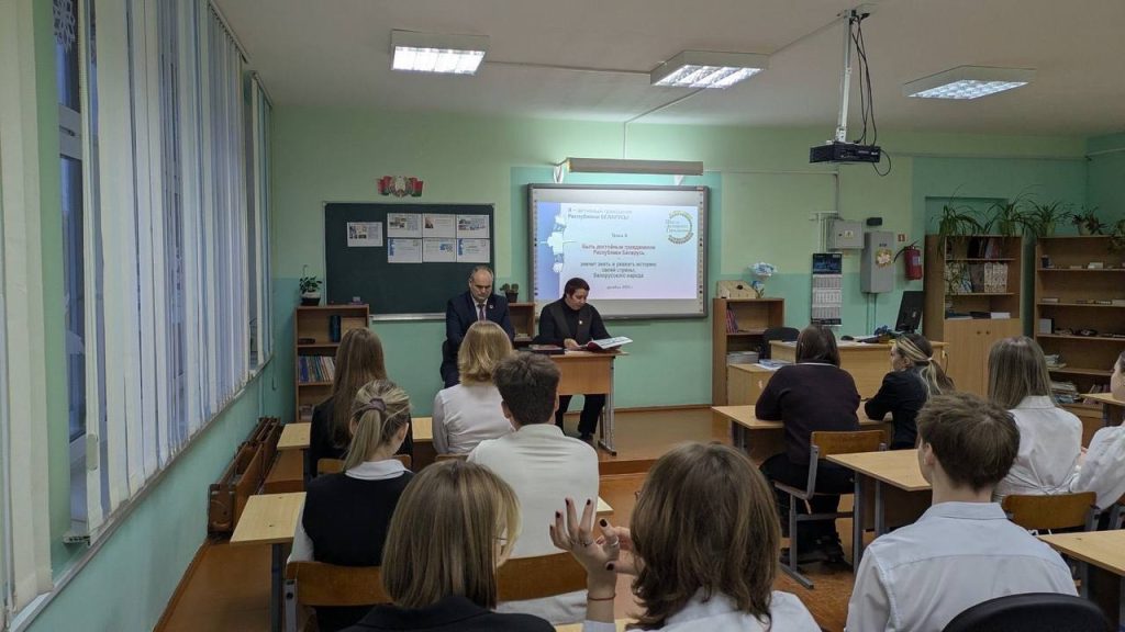 photo_2025-12-23_11-24-17-2-1024x576 Гимназисты пообщались с делегатами Vll Всебелорусского народного собрания