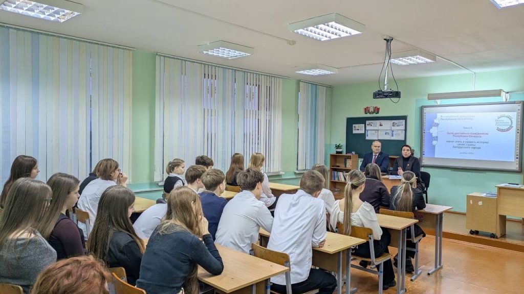 photo_2025-12-23_11-24-18-1024x576 Гимназисты пообщались с делегатами Vll Всебелорусского народного собрания